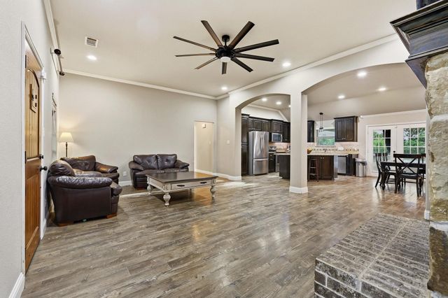 460 County Road 4421, Trenton, TX 75490