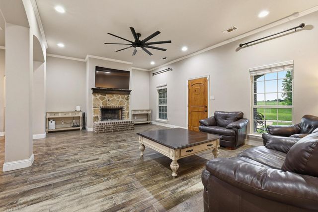 460 County Road 4421, Trenton, TX 75490
