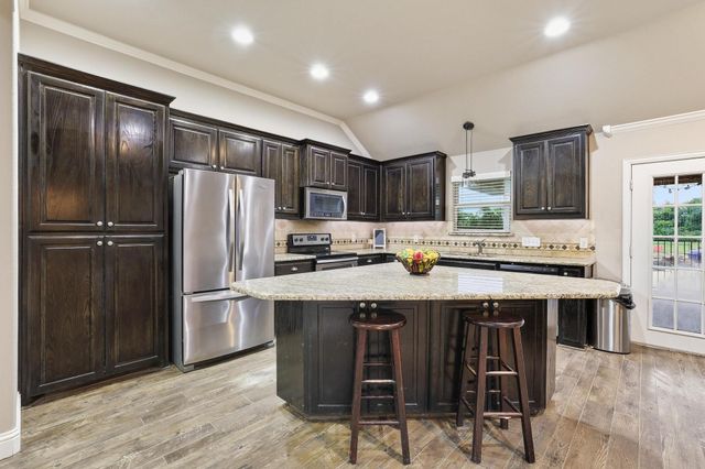 460 County Road 4421, Trenton, TX 75490