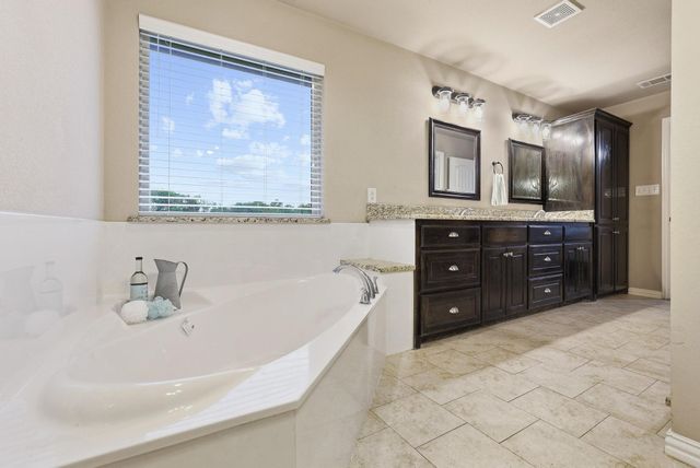 460 County Road 4421, Trenton, TX 75490
