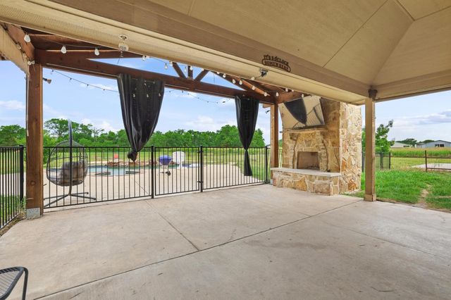 460 County Road 4421, Trenton, TX 75490