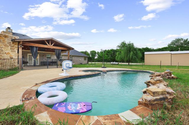 460 County Road 4421, Trenton, TX 75490