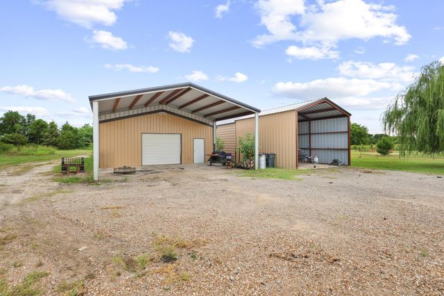 460 County Road 4421, Trenton, TX 75490