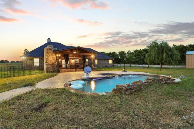 460 County Road 4421, Trenton, TX 75490
