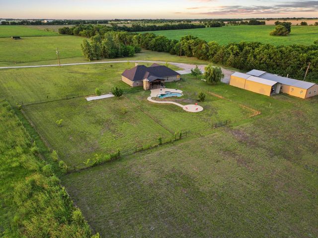 460 County Road 4421, Trenton, TX 75490