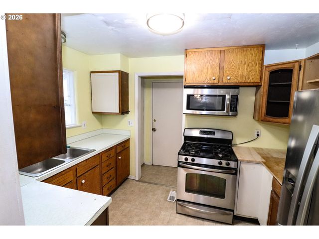 624 TINAMOU Ln, Springfield, OR 97477