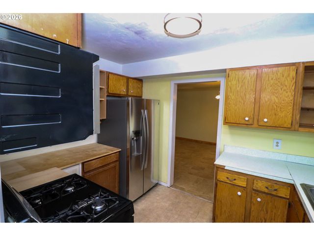 624 TINAMOU Ln, Springfield, OR 97477