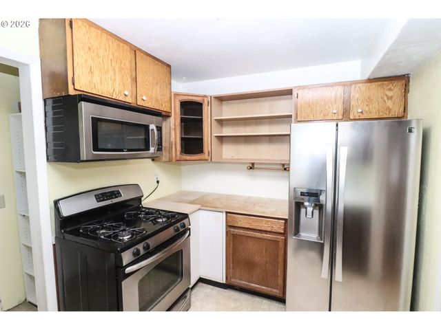 624 TINAMOU Ln, Springfield, OR 97477