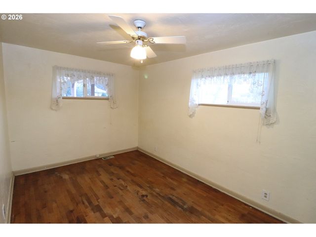 624 TINAMOU Ln, Springfield, OR 97477