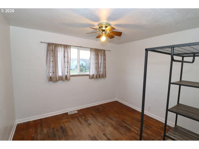 624 TINAMOU Ln, Springfield, OR 97477