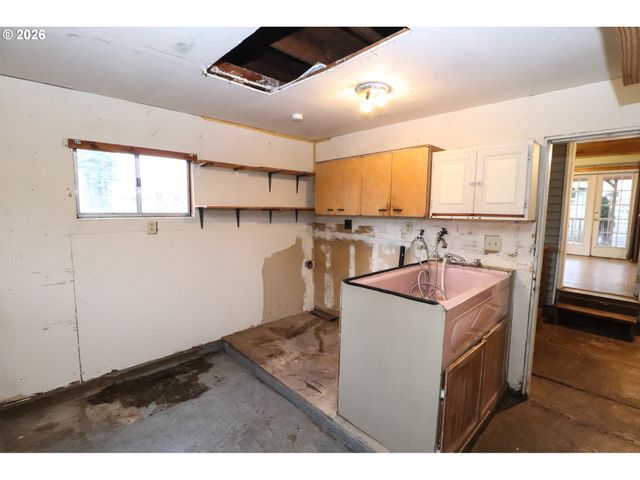 624 TINAMOU Ln, Springfield, OR 97477