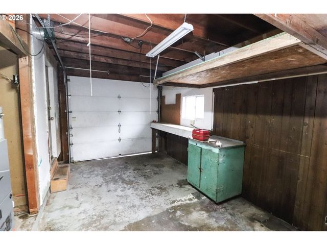 624 TINAMOU Ln, Springfield, OR 97477