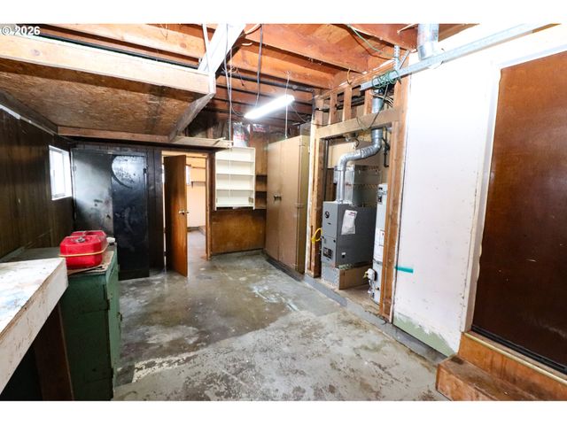 624 TINAMOU Ln, Springfield, OR 97477