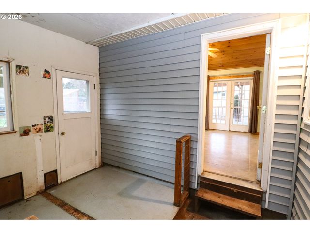 624 TINAMOU Ln, Springfield, OR 97477