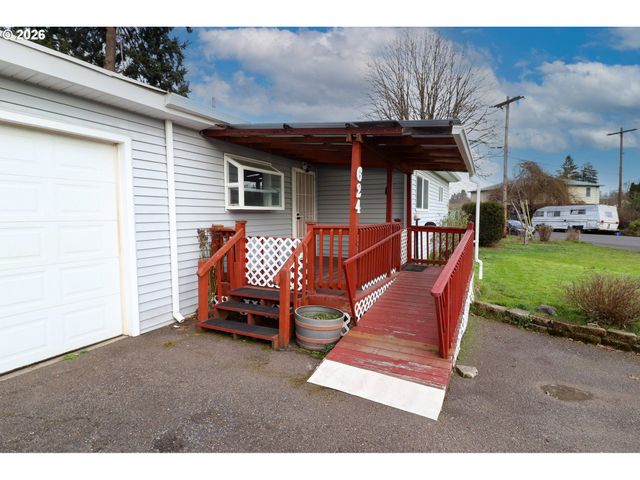 624 TINAMOU Ln, Springfield, OR 97477