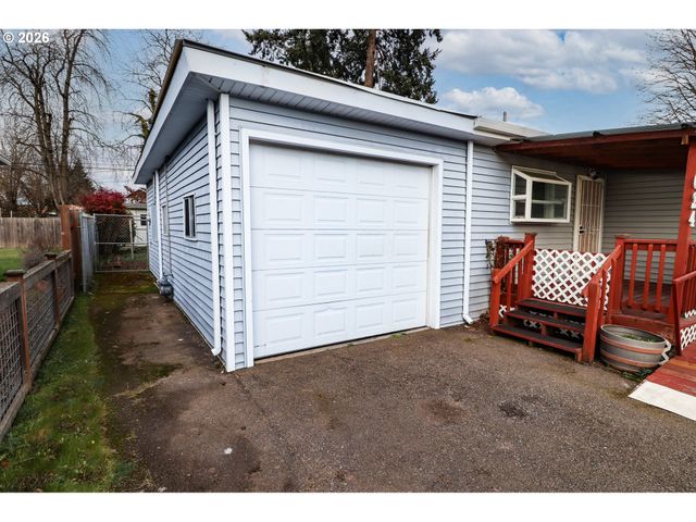 624 TINAMOU Ln, Springfield, OR 97477