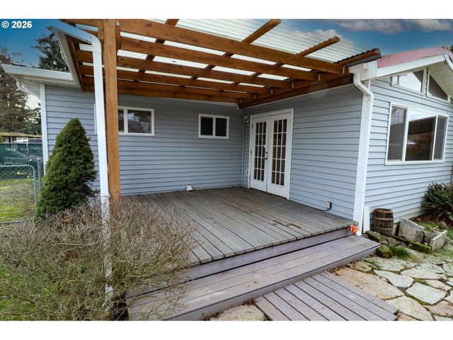 624 TINAMOU Ln, Springfield, OR 97477