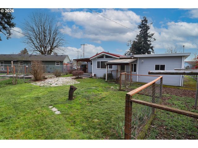 624 TINAMOU Ln, Springfield, OR 97477