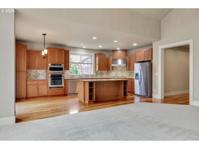 10636 Se TURNBERRY Loop, Happy Valley, OR 97086