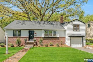 46 Chestnut Hill Place, Glen Ridge, NJ 07028
