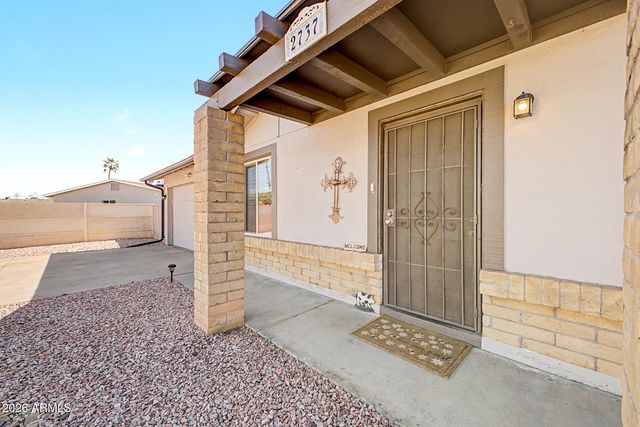 2737 W JUNQUILLO Circle, Mesa, AZ 85202