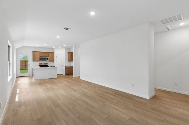 811 Hillcrest Boulevard, Princeton, TX 75407