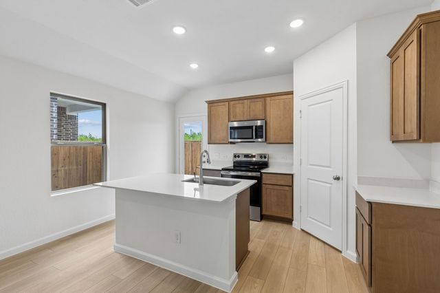 811 Hillcrest Boulevard, Princeton, TX 75407