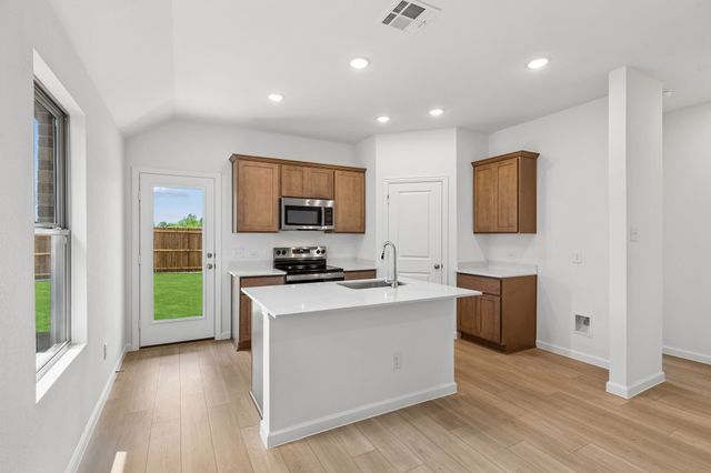 811 Hillcrest Boulevard, Princeton, TX 75407