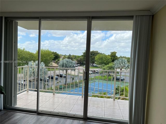 13120 SW 92nd Ave B-406, Miami, FL 33176