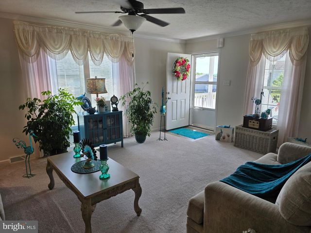 300 ORIOLE DR, Carlisle, PA 17013