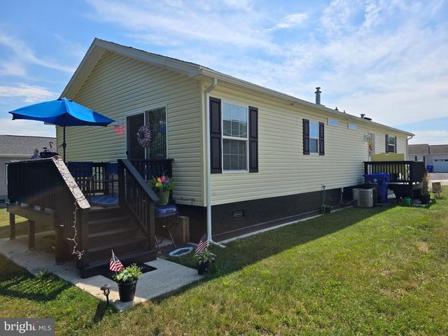 300 ORIOLE DR, Carlisle, PA 17013