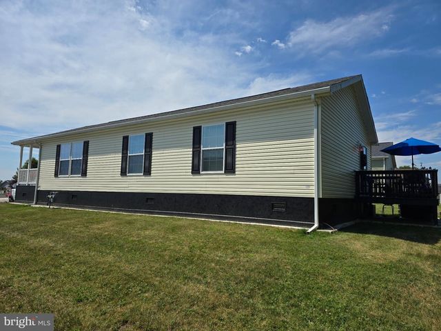 300 ORIOLE DR, Carlisle, PA 17013