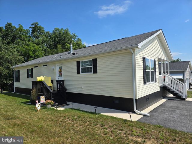 300 ORIOLE DR, Carlisle, PA 17013