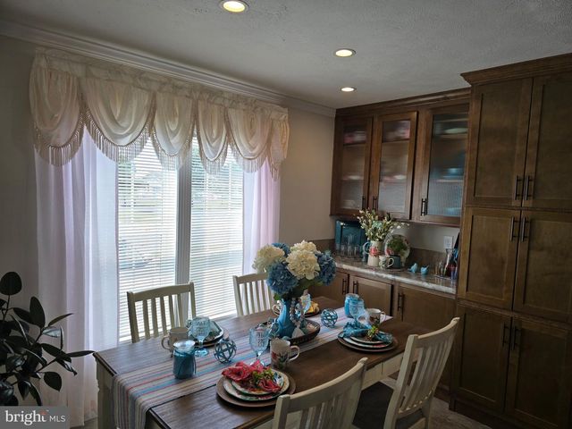 300 ORIOLE DR, Carlisle, PA 17013