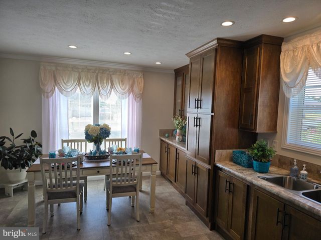 300 ORIOLE DR, Carlisle, PA 17013
