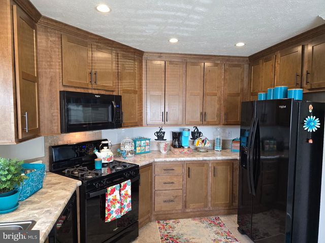 300 ORIOLE DR, Carlisle, PA 17013