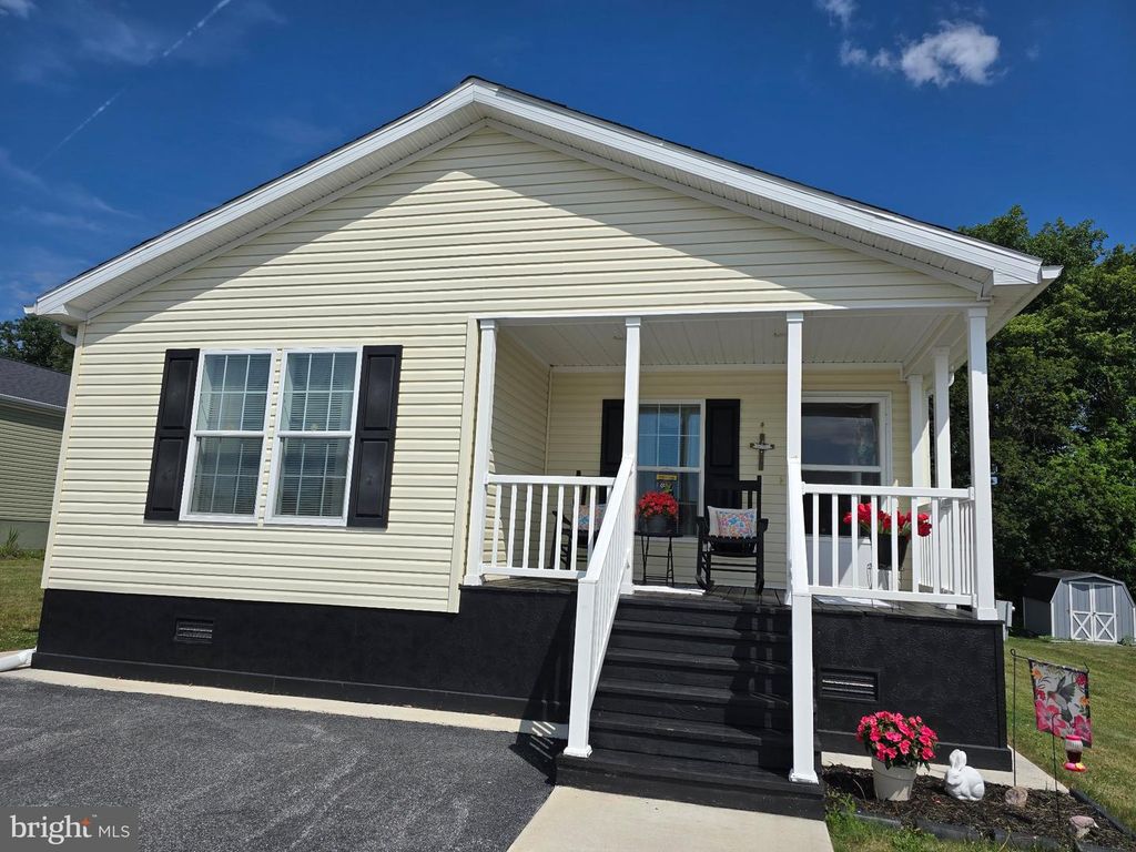 300 ORIOLE DR, Carlisle, PA 17013