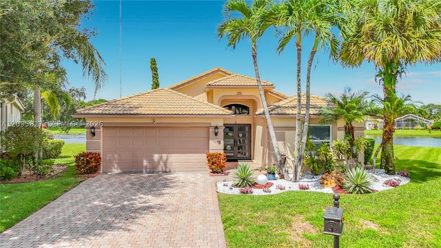 9889 Agnello St, Lake Worth, FL 33467