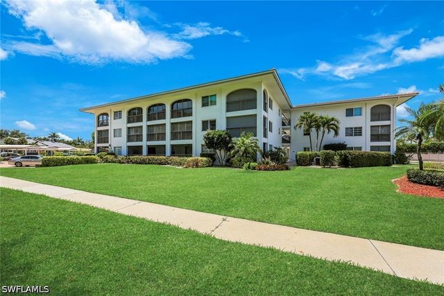 5 High Point CIR W 204, Naples, FL 34103