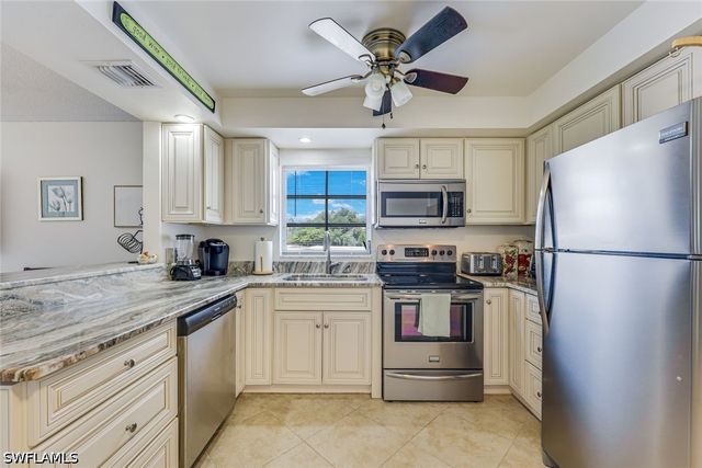 5 High Point CIR W 204, Naples, FL 34103