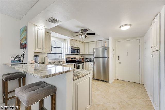 5 High Point CIR W 204, Naples, FL 34103
