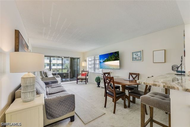 5 High Point CIR W 204, Naples, FL 34103