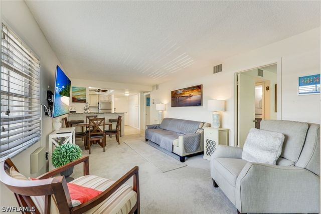 5 High Point CIR W 204, Naples, FL 34103