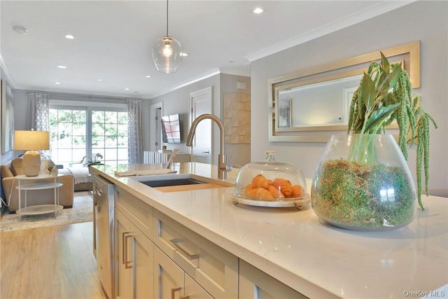 470 Main Street 11, Armonk, NY 10504