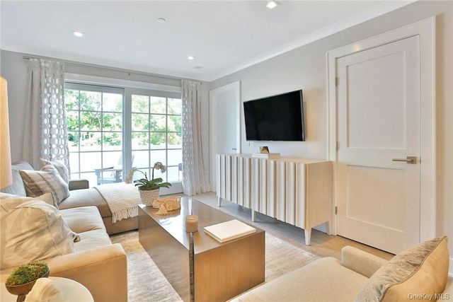 470 Main Street 11, Armonk, NY 10504