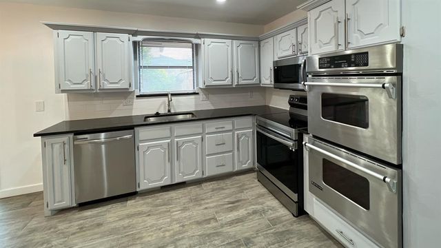 12510 Maple Ridge Road, Oklahoma City, OK 73120