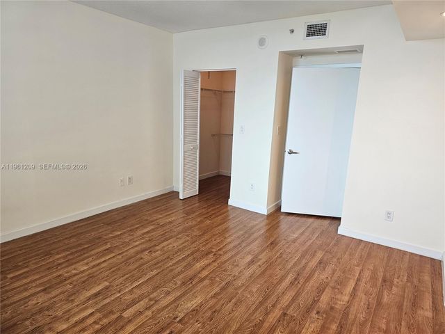 325 S Biscayne Blvd 3116, Miami, FL 33131