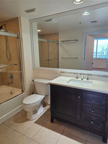 325 S Biscayne Blvd 3116, Miami, FL 33131