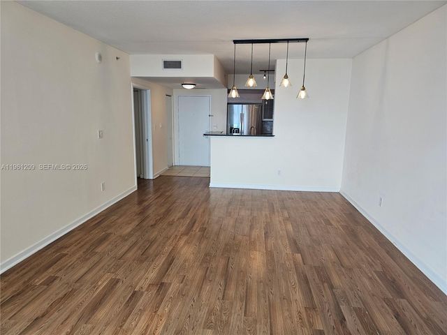 325 S Biscayne Blvd 3116, Miami, FL 33131