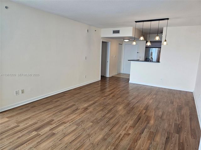 325 S Biscayne Blvd 3116, Miami, FL 33131